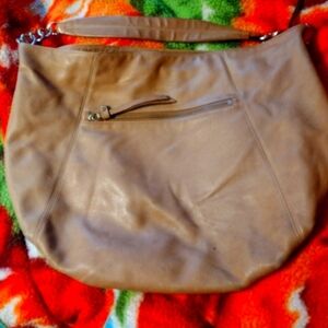 Beautiful beige Liz Claiborne large leather shoulder bag purse